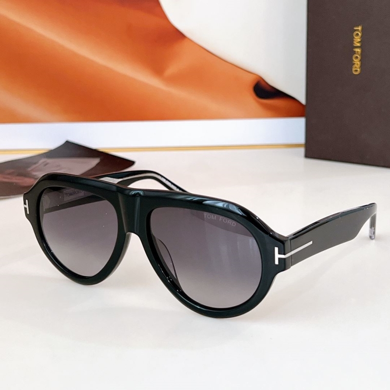 TOM FORD